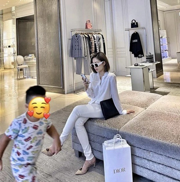 Than buồn bạn trai chuyển ngay 100 triệu hotgirl trâm anh giờ tay xách nách mang túi hiệu không xuể - 3