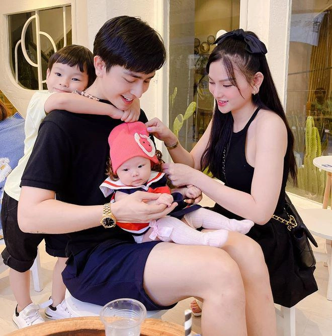 Thu thủy khoe con gái với chồng kém 10 tuổi đôi mắt biết cười cực cuốn hút - 2