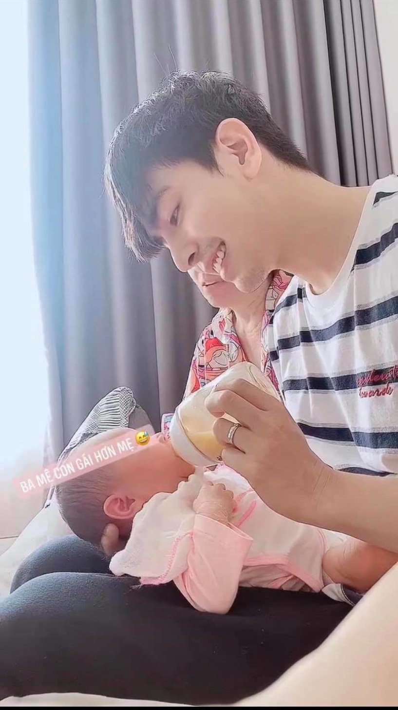 Thu thủy khoe con gái với chồng kém 10 tuổi đôi mắt biết cười cực cuốn hút - 4