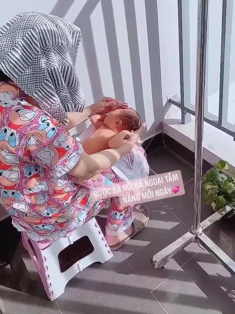 Thu thủy khoe con gái với chồng kém 10 tuổi đôi mắt biết cười cực cuốn hút - 5