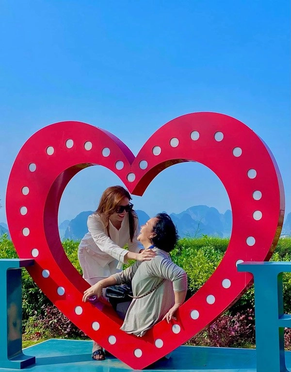 Thương mẹ vất vả hari won sắm ngay combo túi xách và dép hiệu gần 200 triệu để diện cùng - 7