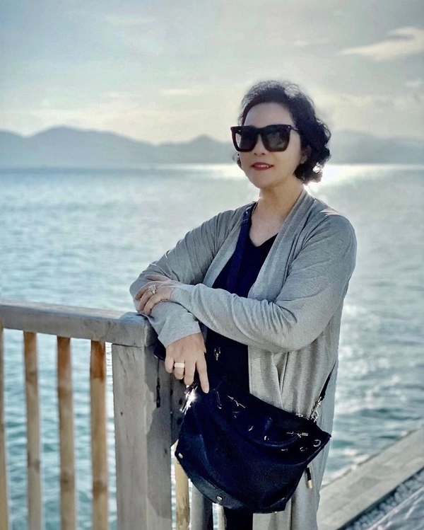 Thương mẹ vất vả hari won sắm ngay combo túi xách và dép hiệu gần 200 triệu để diện cùng - 11