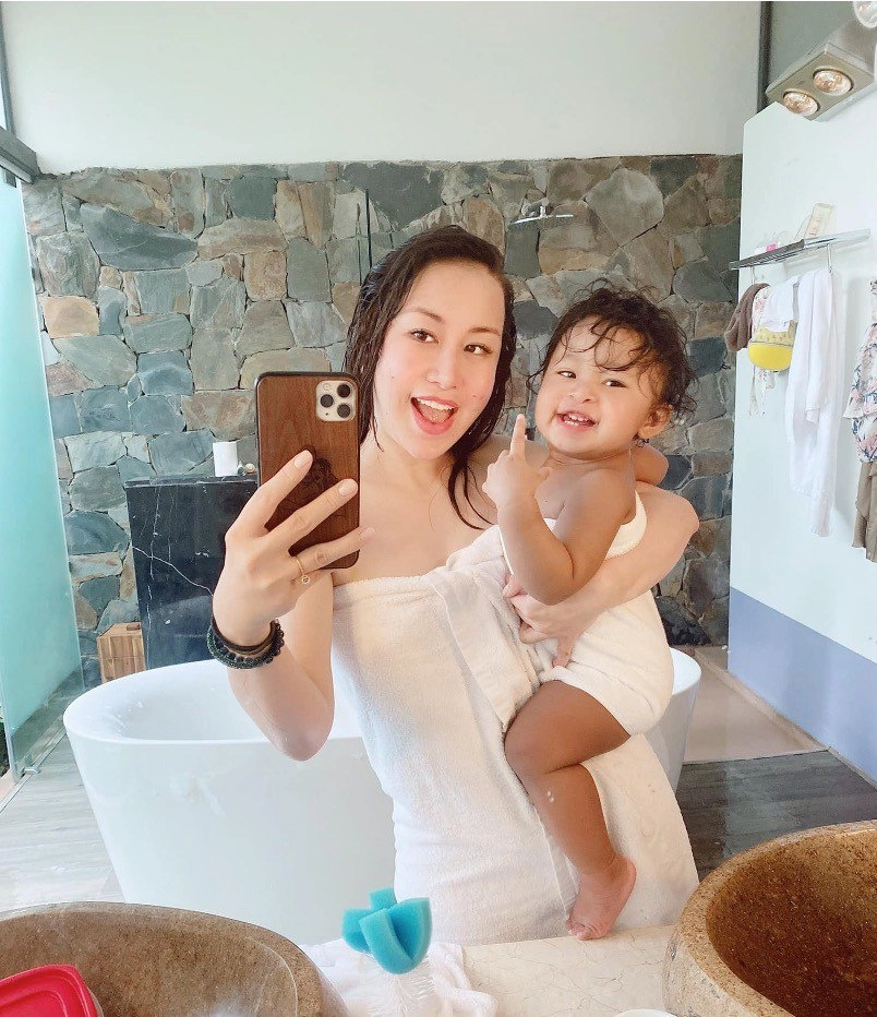 Tiểu thư hà nội từng bị chồng châu phi dùng bàn tay hư thừa nhận hỏng ngực nhưng rất vui - 6
