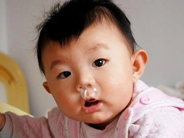 Trẻ bị cảm lạnh dấu hiệu và biến chứng nghiêm trọng - 1