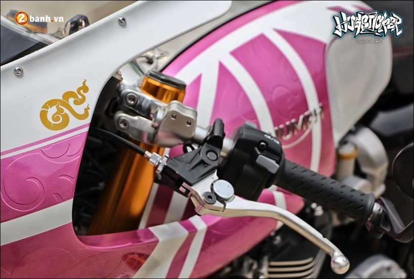 Triumph thruxton r 1200 độ nữ tính cùng màu hồng kitty - 3