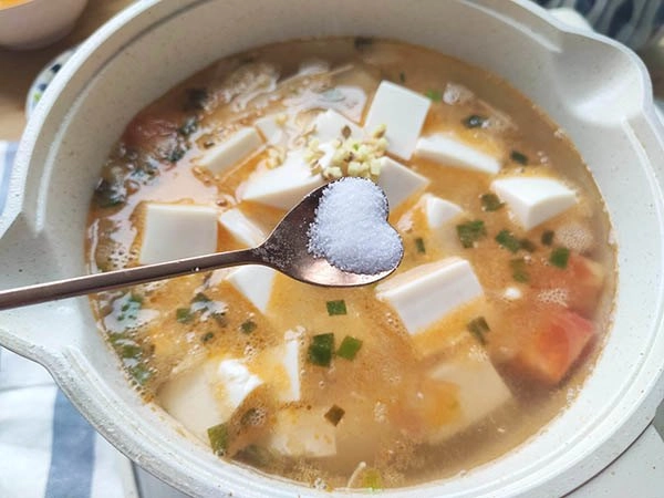 Trời lạnh vợ nấu canh nấm kim châm đậu phụ lại thêm thứ này cả nhà thi nhau chan húp - 3