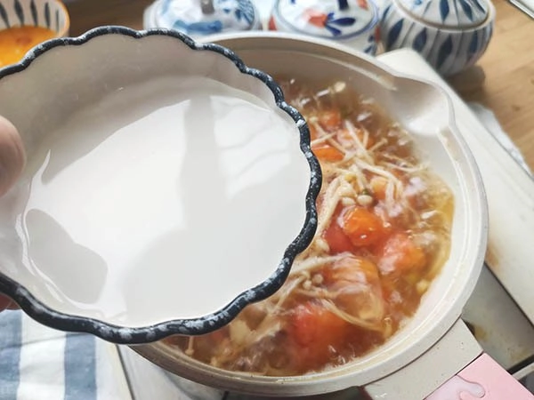 Trời lạnh vợ nấu canh nấm kim châm đậu phụ lại thêm thứ này cả nhà thi nhau chan húp - 4