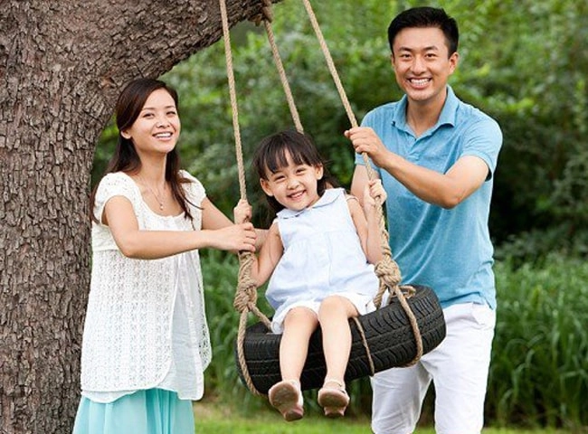 Trời mưa tầm tã hành động của mẹ trẻ làm người qua đường ai cũng ngoái lại nhìn - 7