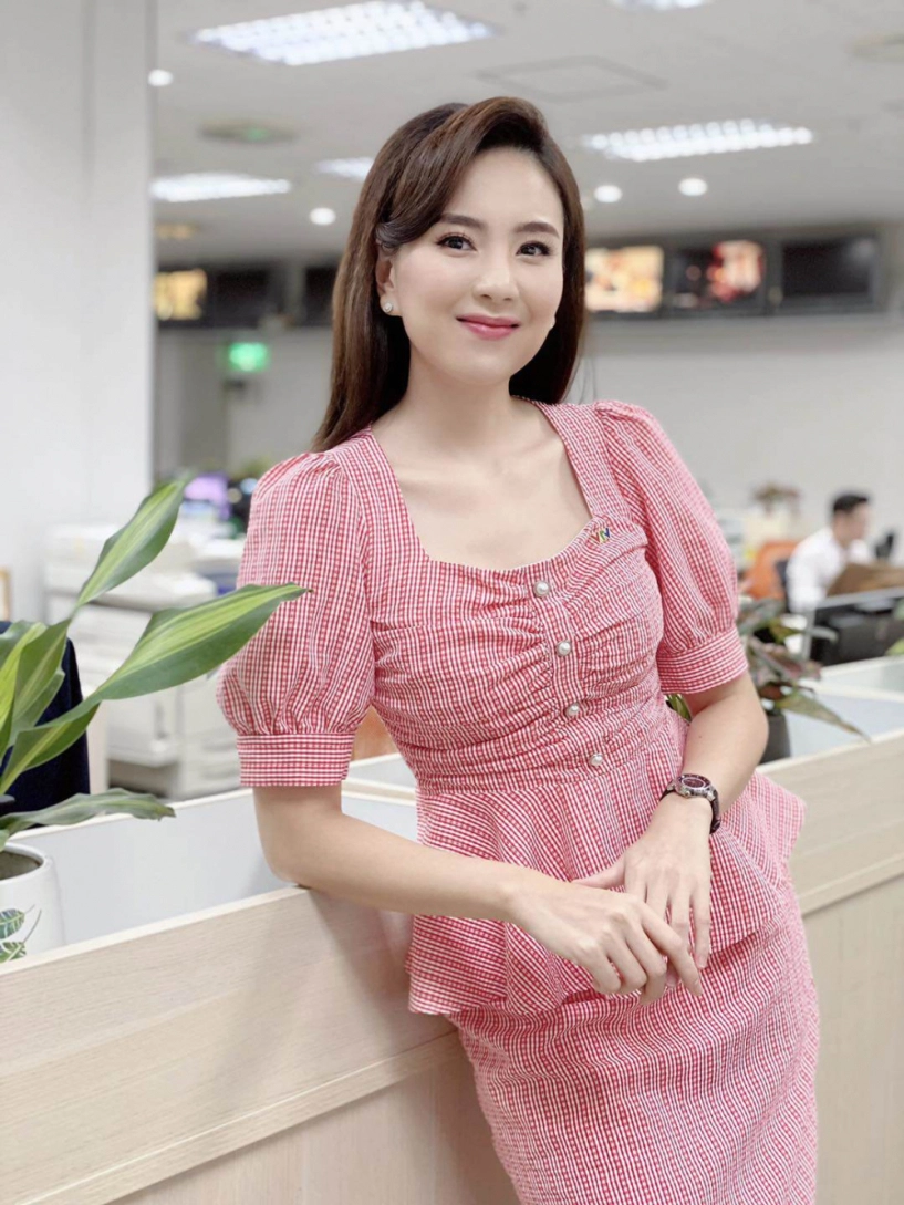 Trời sang thu chị em ngoài 30 học mai ngọc lên đồ đi làm vừa giữ ấm lại đẹp sang - 19