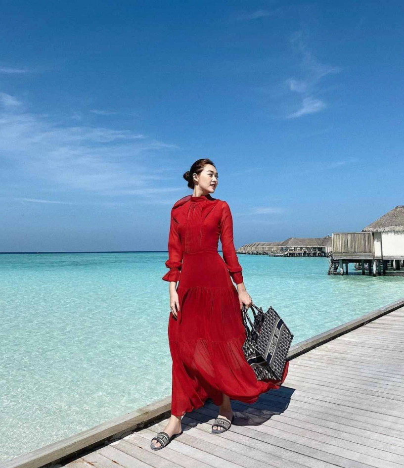 Trước khi theo chồng bỏ cuộc chơi á hậu 20 tuổi lên dây cót tinh thần với style sang chảnh - 13