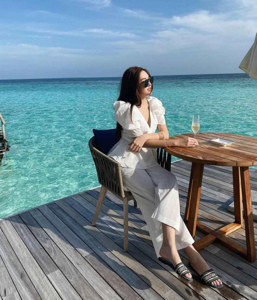 Trước khi theo chồng bỏ cuộc chơi á hậu 20 tuổi lên dây cót tinh thần với style sang chảnh - 14