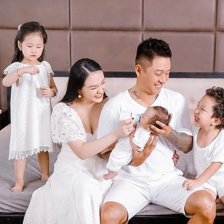Tuấn hưng căng thẳng âm thầm đi lễ chùa vì con giờ 6 tuổi đứa trẻ làm bố xúc động - 2