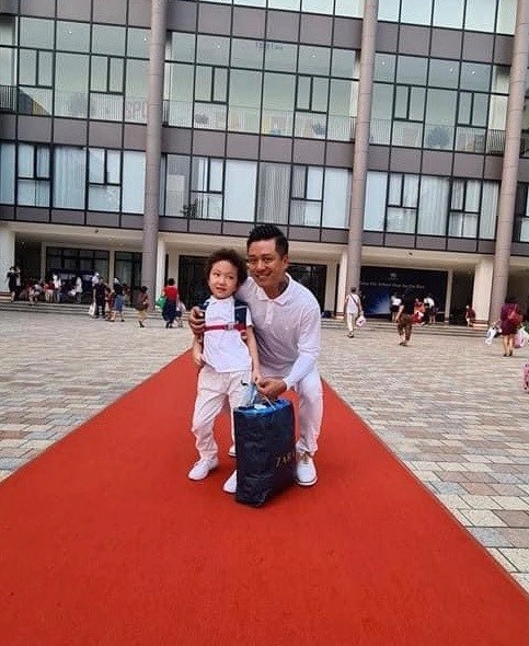 Tuấn hưng căng thẳng âm thầm đi lễ chùa vì con giờ 6 tuổi đứa trẻ làm bố xúc động - 7