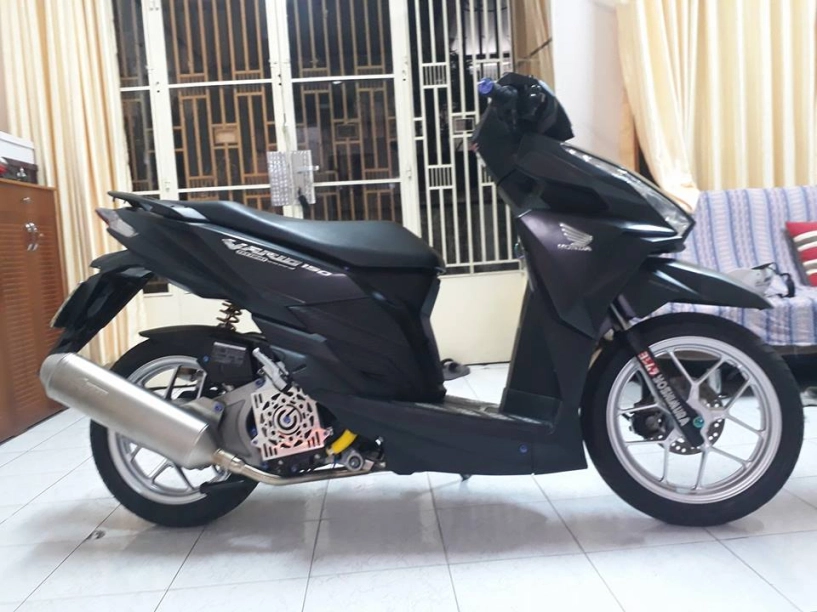 Vario 150 độ siêu đẹp khoe dáng giữa nhà riêng - 1