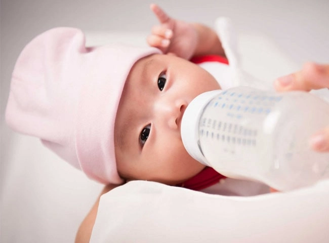 Vệ sinh bình sữa bằng nước sôi - mẹ nghĩ sát khuẩn nào ngờ đang hại con - 4
