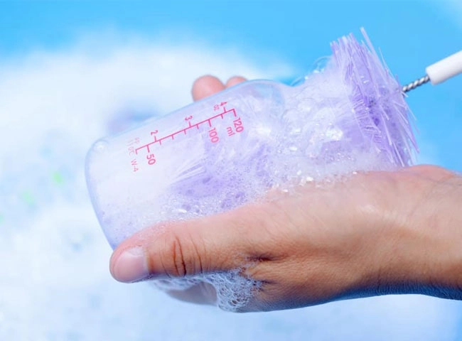 Vệ sinh bình sữa bằng nước sôi - mẹ nghĩ sát khuẩn nào ngờ đang hại con - 6
