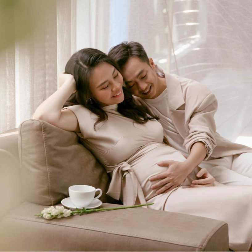 Vợ chồng cường đô la - đàm thu trang tình tứ diện áo đôi nghìn đô mỗi khi hẹn hò - 2