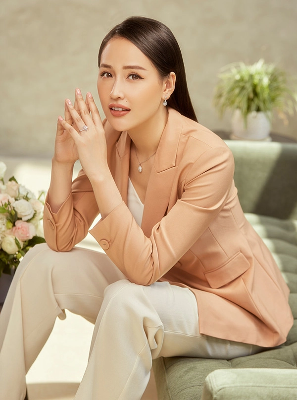 Với trang sức kim cương 8 hearts - 1