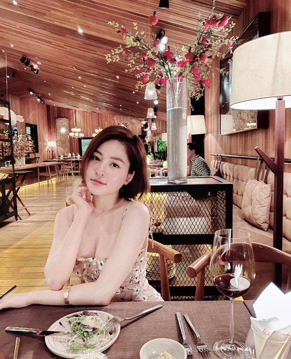 Vượt qua tai tiếng hotgirl trâm anh giờ mặc chất ngất khoe body rực lửa vẫn sang - 1
