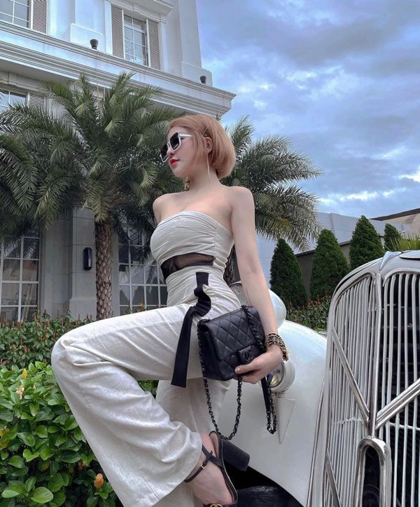 Vượt qua tai tiếng hotgirl trâm anh giờ mặc chất ngất khoe body rực lửa vẫn sang - 11