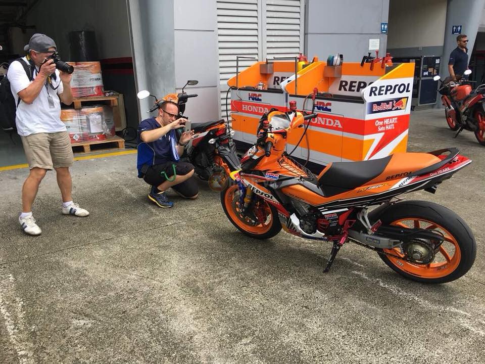 Winner 150 repsol độ 1 gắp bất ngờ xuất hiện tại đường đua motogp 2018 - 3