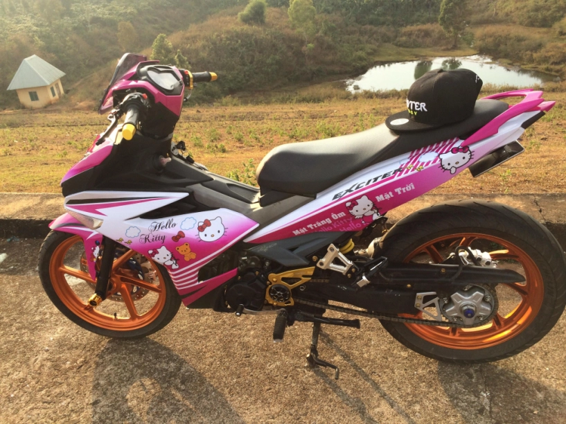 Yamaha exciter 150 độ với tông màu hồng cực kì ấn tượng - 2