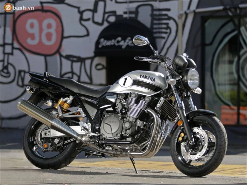 Yamaha xjr1300 món quà đặc biệt dành riêng cho valentino rossi mang tên mya - 2