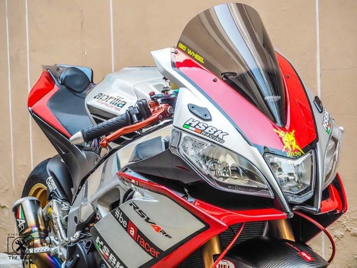 Aprilia rsv4 factory vẻ đẹp xuất thần từ mẫu mô tô ý - 2