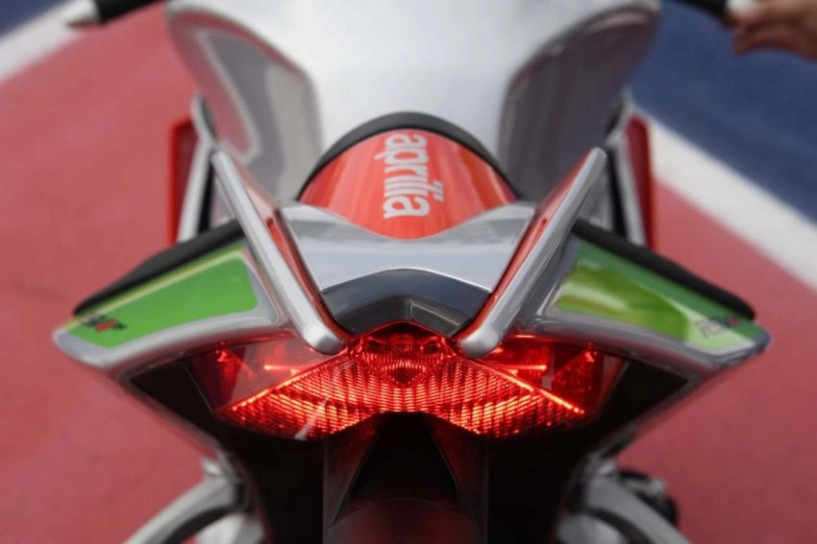 Aprilia rsv4 rf limited phiên bản có cánh lộ diện tại bắc mỹ với giá 557 triệu đồng - 10