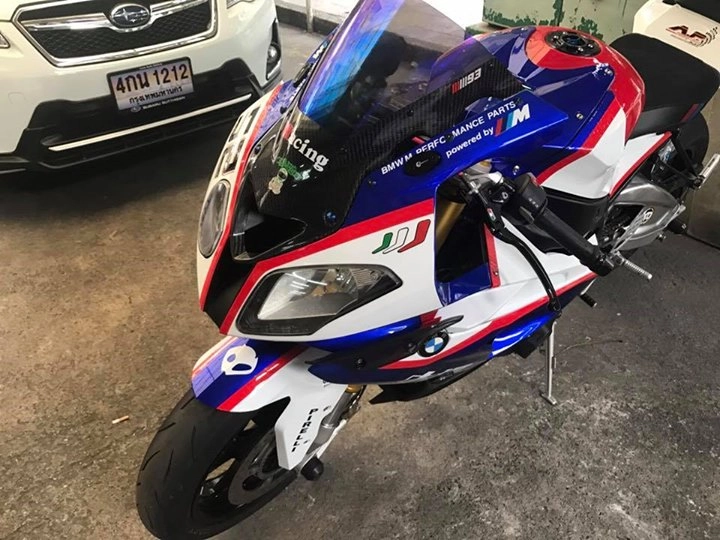 Bmw s1000rr đậm chất chơi từ hình phong áo đấu số 52 - 1