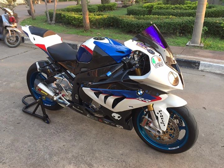 Bmw s1000rr độ bắt mắt cùng dàn đồ chơi hàng hiệu - 10