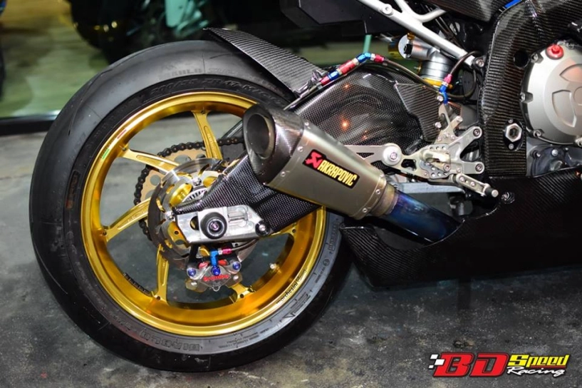 Bmw s1000rr quái thú đầy cá tính cùng dàn chân sành điệu - 5