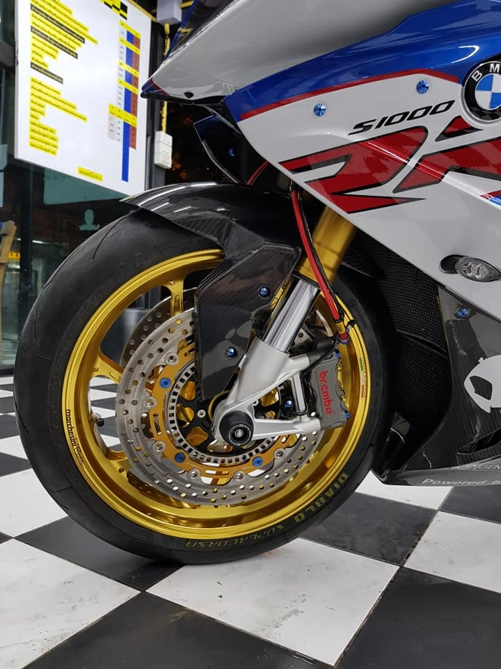 Bmw s1000rr vẻ đẹp bóng bẩy cùng trang bị cao cấp - 8