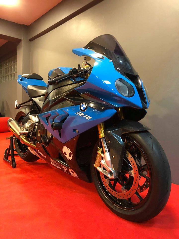 Bmw s1000rr vẻ đẹp khởi tạo từ màu xanh petronas - 2