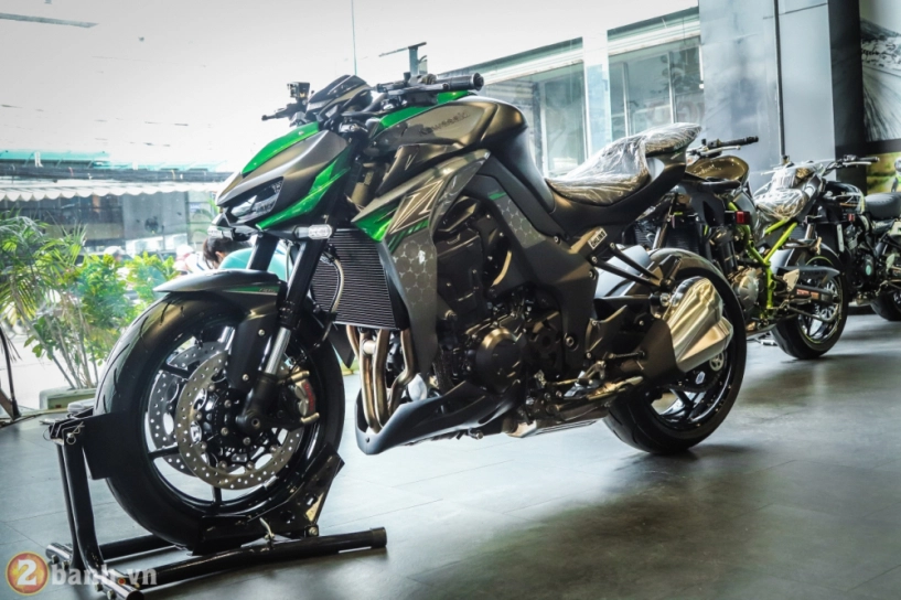 Cận cảnh kawasaki z1000 và z1000 r edition 2019 với tông màu mới đầy mạnh mẽ - 1