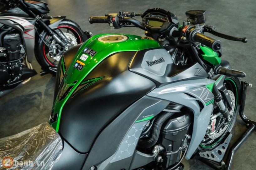 Cận cảnh kawasaki z1000 và z1000 r edition 2019 với tông màu mới đầy mạnh mẽ - 12