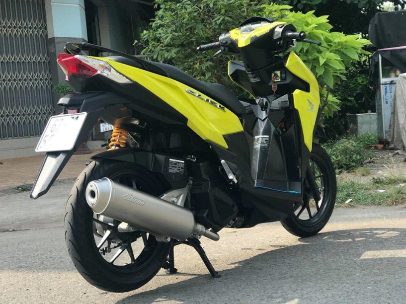 Click 125 độ mang tone màu vàng sporty nổi bật của biker an giang - 7