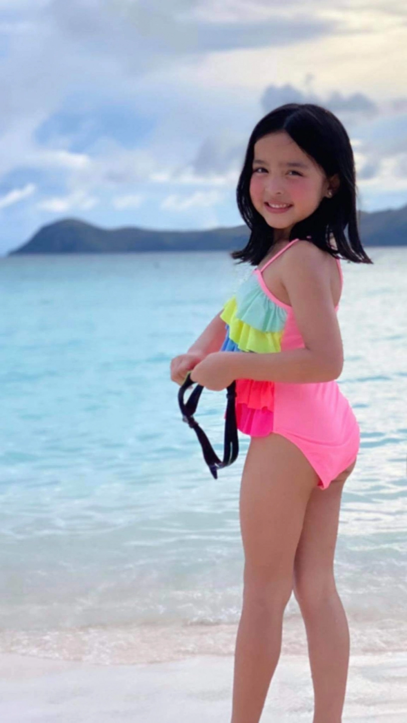 Con gái đệ nhất mỹ nhân philippines diện bikini khoe chân dài càng lớn đồ bơi càng hở hang - 2