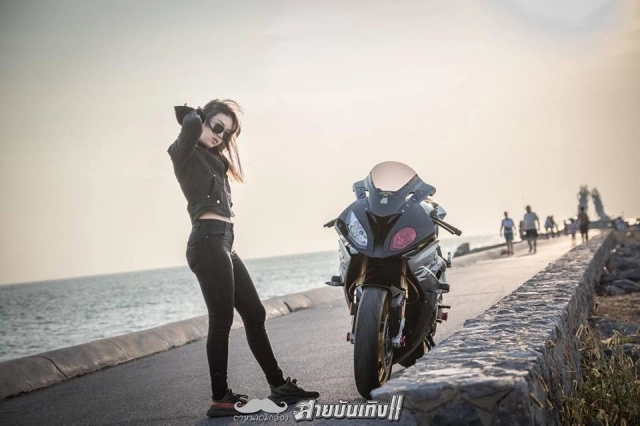 Đỏ mắt với siêu mô tô bmw s1000rr đọ dáng với chủ nhân xinh đẹp - 14