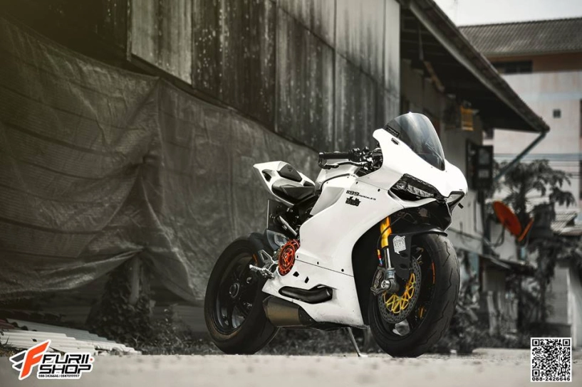 Ducati 1199 panigale độ sexy bên bộ cánh trắng tinh khôi - 1