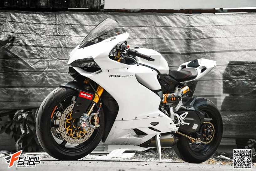 Ducati 1199 panigale độ sexy bên bộ cánh trắng tinh khôi - 4