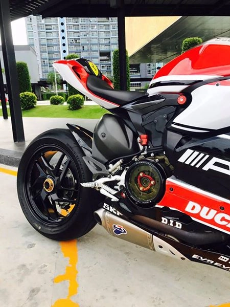 Ducati 1199 panigale nổi bật với tùy chỉnh tem đấu - 7