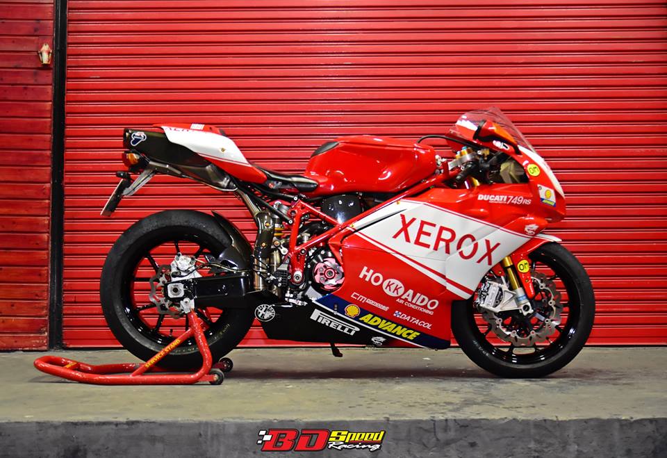 Ducati 749r mô tô huyền thoại ý hồi sinh với phong cách tem đấu xerox - 1