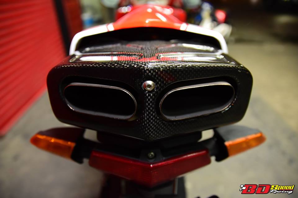 Ducati 749r mô tô huyền thoại ý hồi sinh với phong cách tem đấu xerox - 16