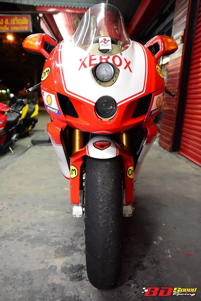 Ducati 749r mô tô huyền thoại ý hồi sinh với phong cách tem đấu xerox - 17
