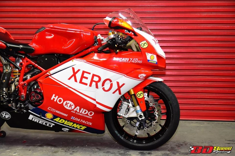 Ducati 749r mô tô huyền thoại ý hồi sinh với phong cách tem đấu xerox - 18