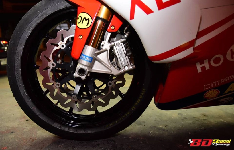 Ducati 749r mô tô huyền thoại ý hồi sinh với phong cách tem đấu xerox - 20
