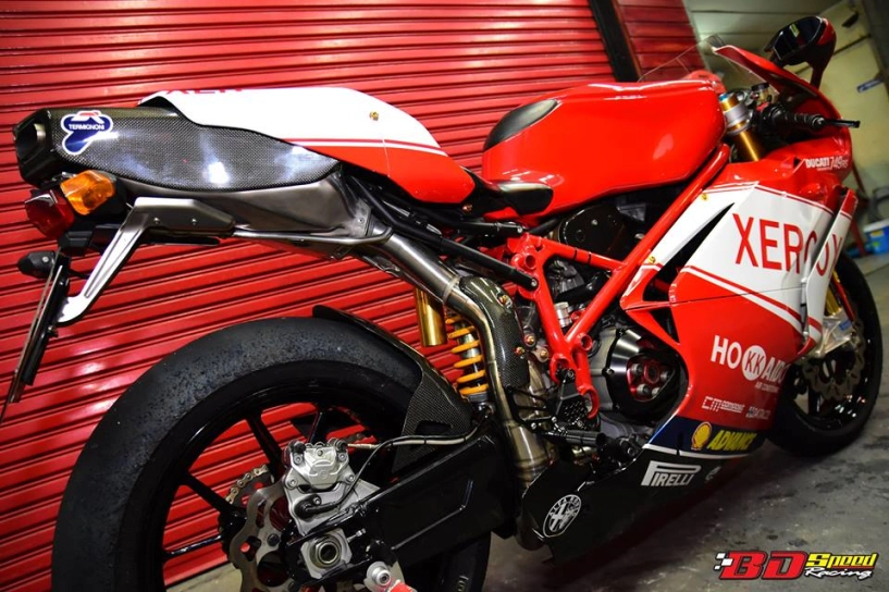 Ducati 749r mô tô huyền thoại ý hồi sinh với phong cách tem đấu xerox - 24