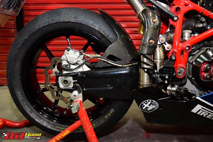Ducati 749r mô tô huyền thoại ý hồi sinh với phong cách tem đấu xerox - 26