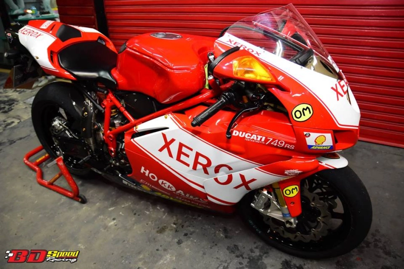 Ducati 749r mô tô huyền thoại ý hồi sinh với phong cách tem đấu xerox - 30